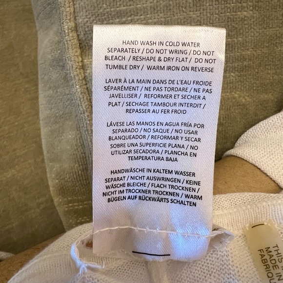 MINNIE ROSE Fringed, hooded shawl. White. - Picture 5 of 5